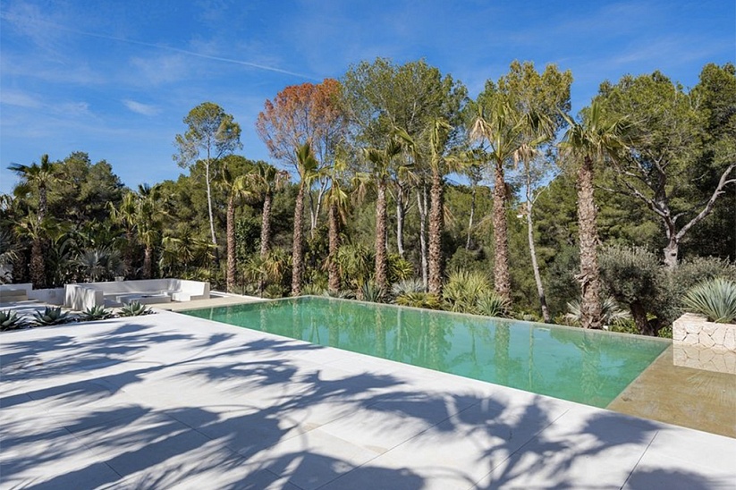 Вилла высшего качества с крытым бассейном и спа в очень популярном районе Санта-Понса