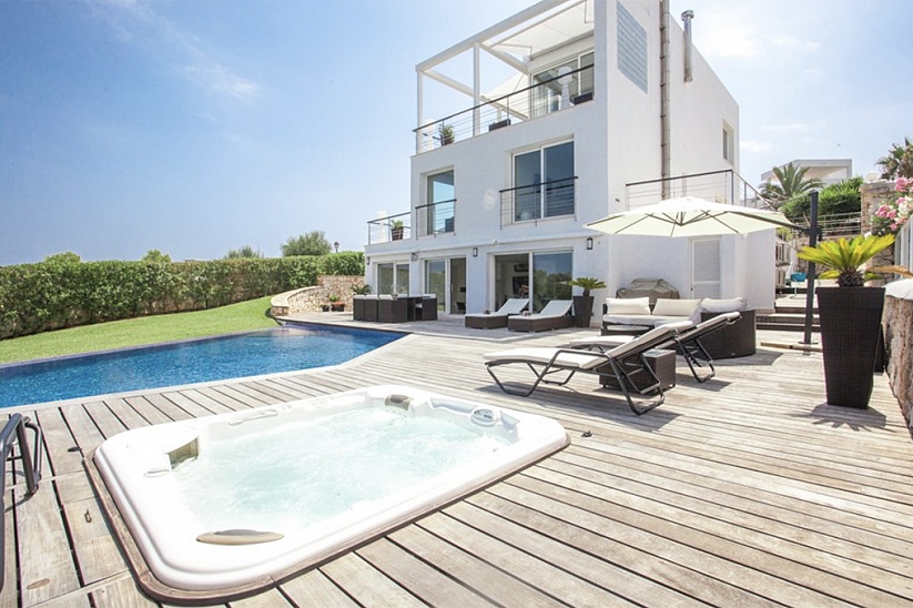 ELEGANT VILLA WITH POOL WITH SEA VIEW AT THE HARBOR
