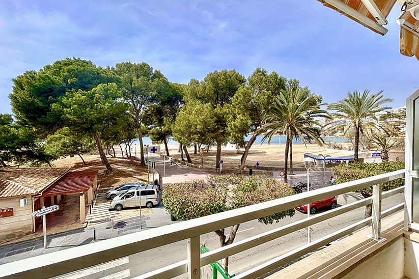 Апартамент-студия с выходом на пляж в Santa Ponsa 