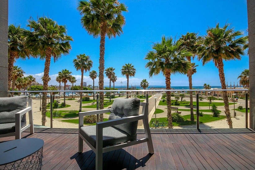 Прекрасный апартамент с прямым видом на море в Palma