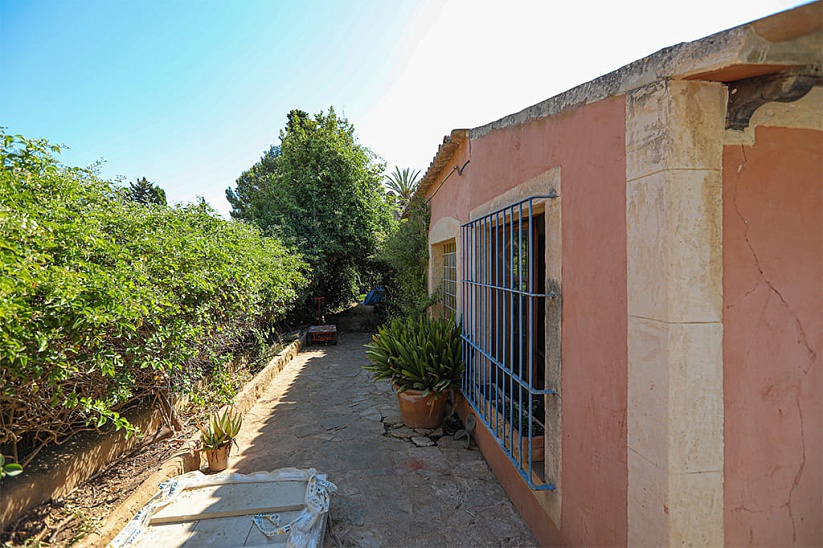 Дом с бассейном и гостевым апартаментом для реновациив Costa de la Calma