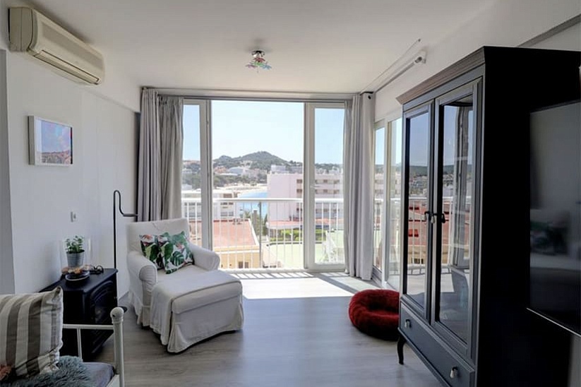 Светлый апартамент на 2 линии моря в Santa Ponsa 