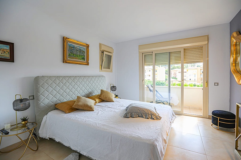 Шикарный 4 спальный апартамент рядом с пляжем в Santa Ponsa