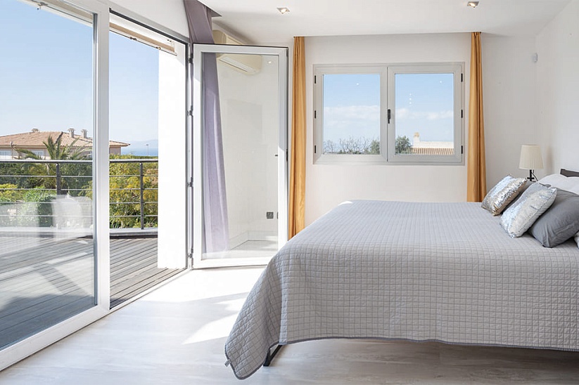 4 спальная современная вилла в отличной локации в Sa Torre