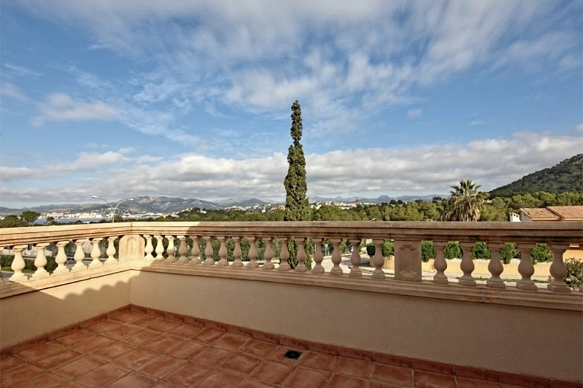 Средиземноморская вилла с панорамным видом в Нова Санта Понса