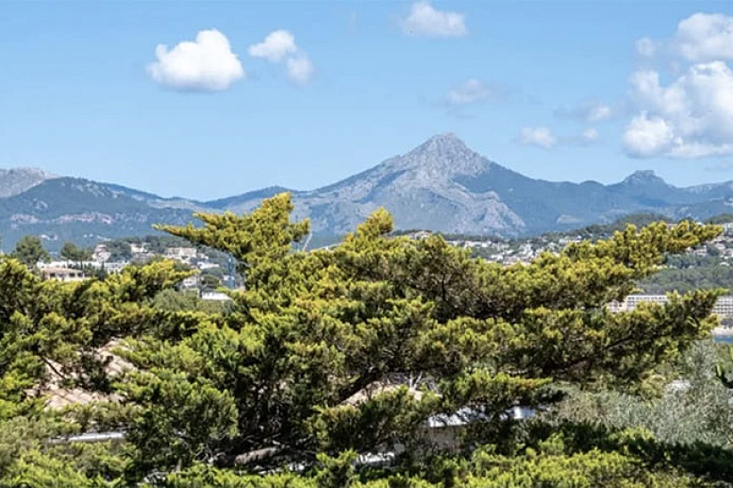 Превосходная вилла с фантастическим видом на горы в эксклюзивной локации в Nova Santa Ponsa