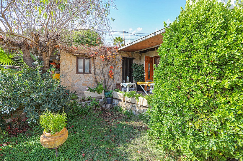 Шале с садом и двумя домиками для аренды в Esporles