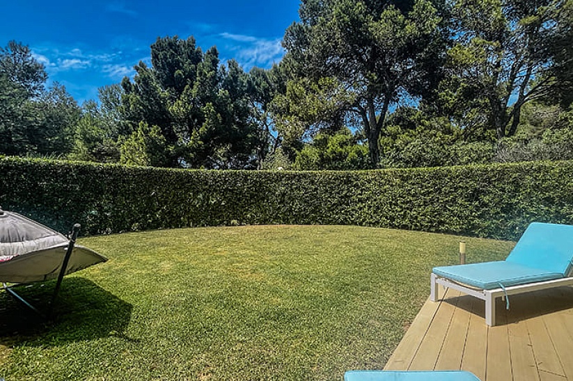Шикарный апартамент с садом в элитной резиденции рядом с морем в Nova Santa Ponsa 