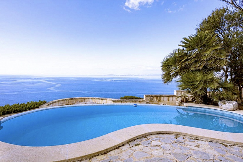 Шикарная вилла с фантастическим панорамным видом на море в Badia Azul