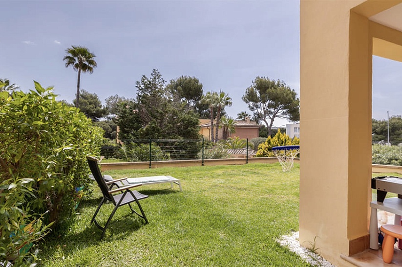 Красивый апартамент с садом в элитной резиденции в Nova Santa Ponsa