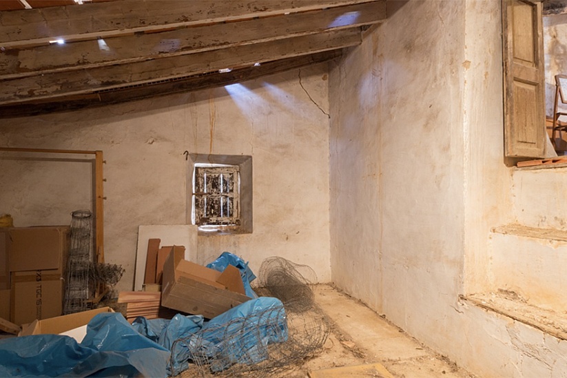 4 спальный дом для полной реновации в Alaro