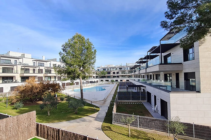 Новый апартамент в престижной резиденции с садом и бассейном радом с центром Santa Ponsa 