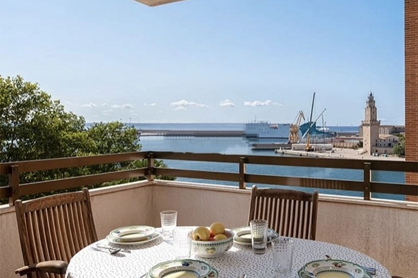 Прекрасный апартамент с видом на море в Palma 