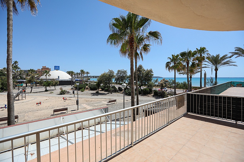Апартамент рядом с пляжем с видом на море в Ареналь