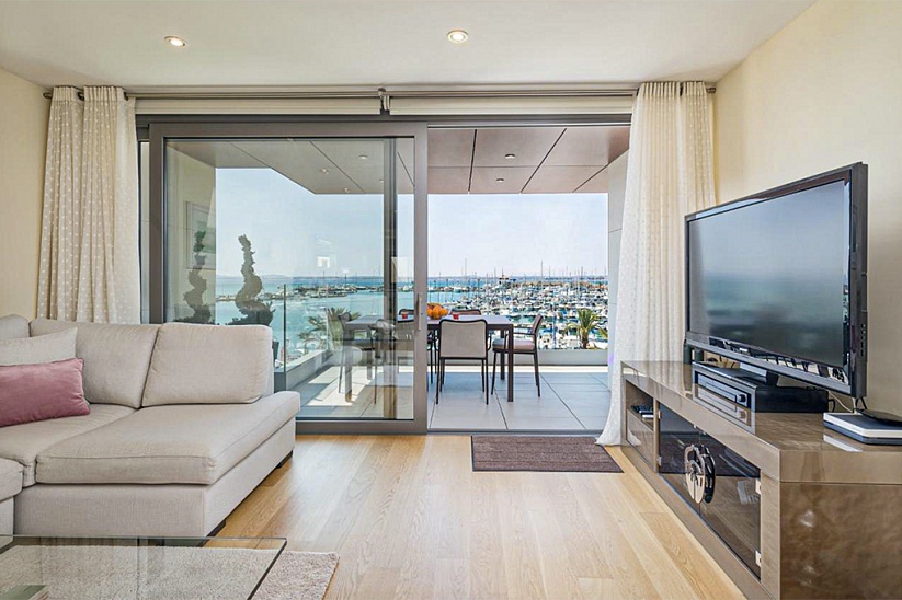 Современный апартамент с фантастическим видом на море в Порт Алькудия