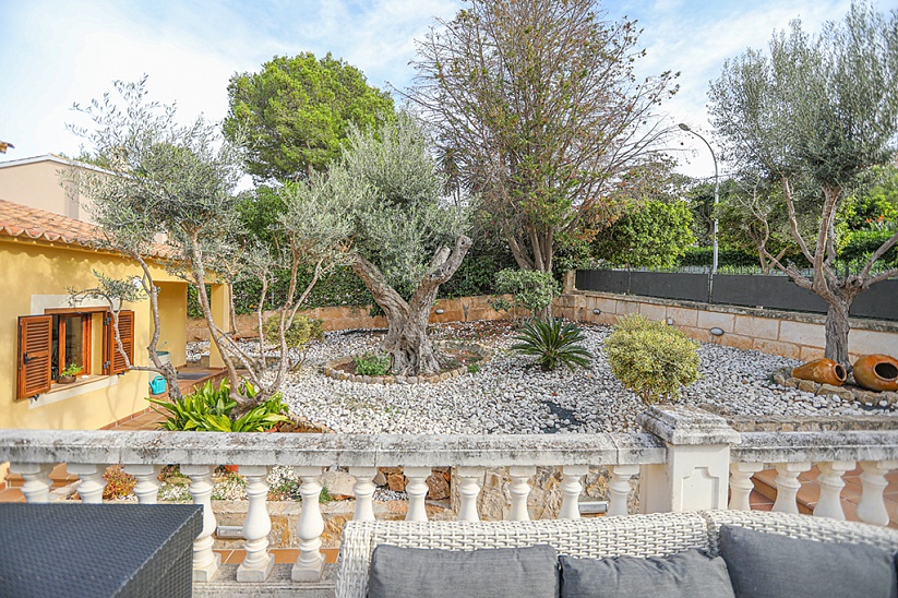 Уютная вилла с садом и бассейном в престижной локации в Санта Понса