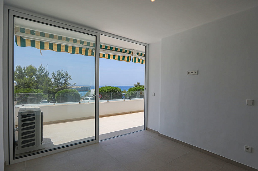Апартамент около пляжа с видом на море в Port Adriano, El Toro
