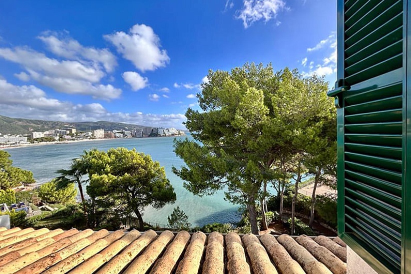 Отличный дуплекс с панорамным видом на море в Cala Vines