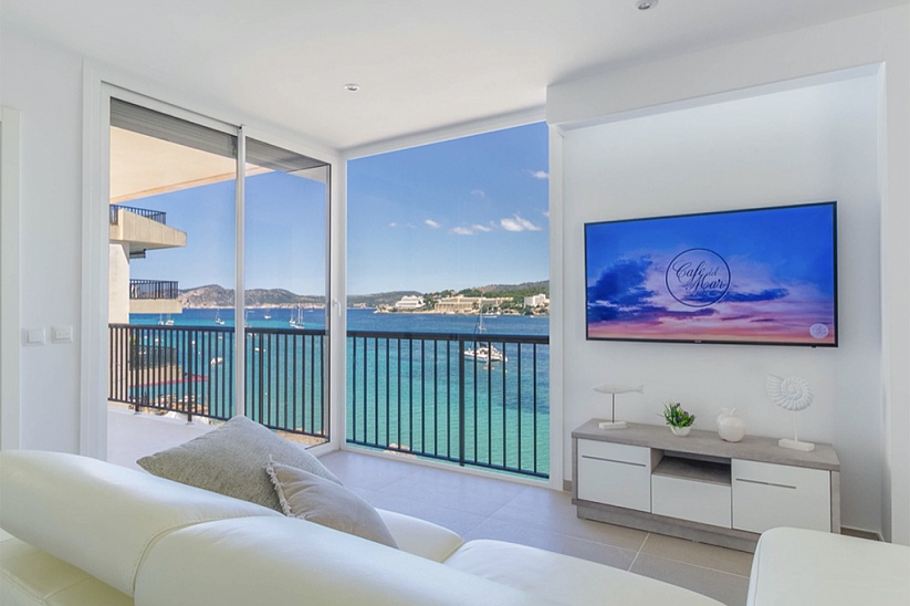 Новый апартамент с фантастическим панорамным видом на море в Санта Понса