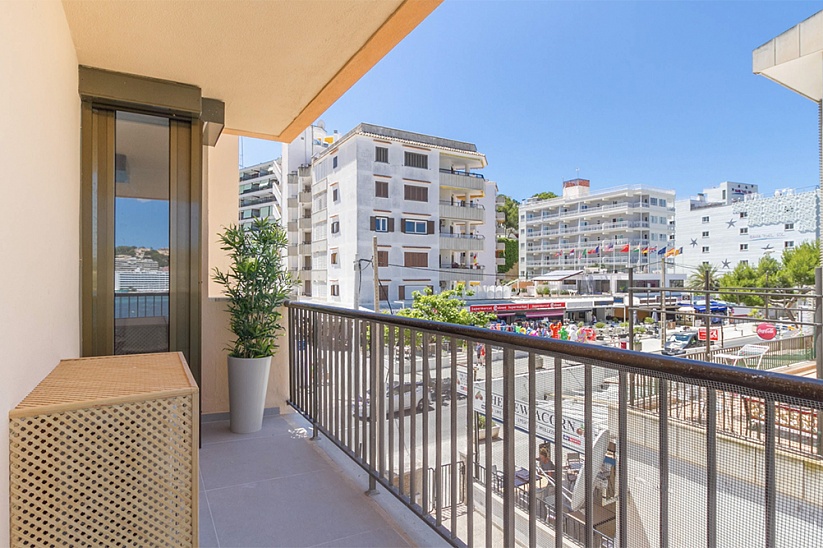 Новый апартамент с фантастическим панорамным видом на море в Санта Понса