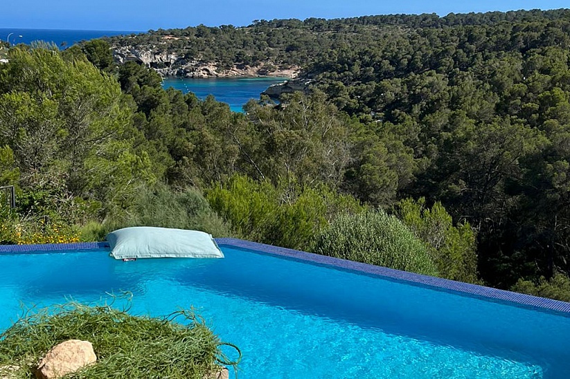 Шикарная вилла с видом на море в Sol de Mallorca