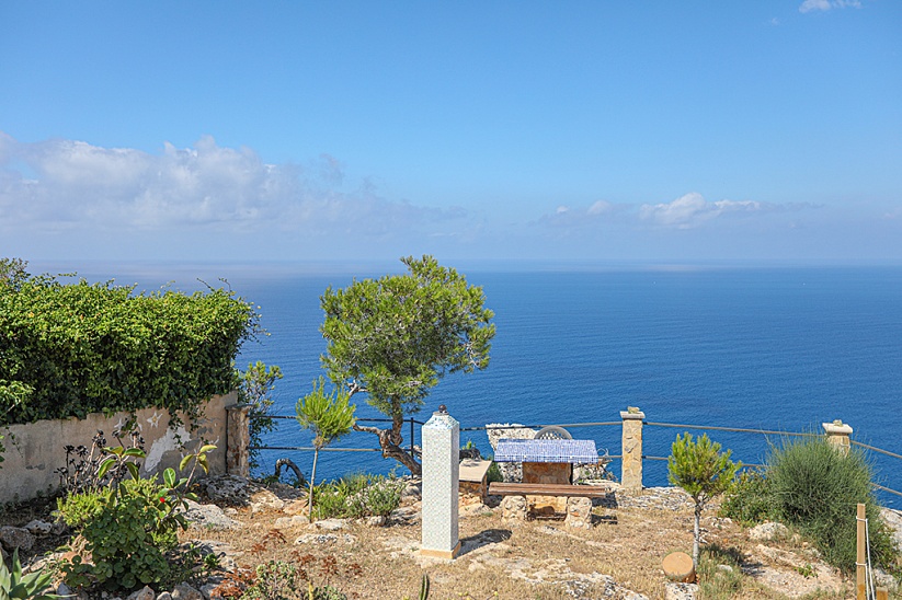 Вилла с панорамным видом на море в престижном районе Са Торре
