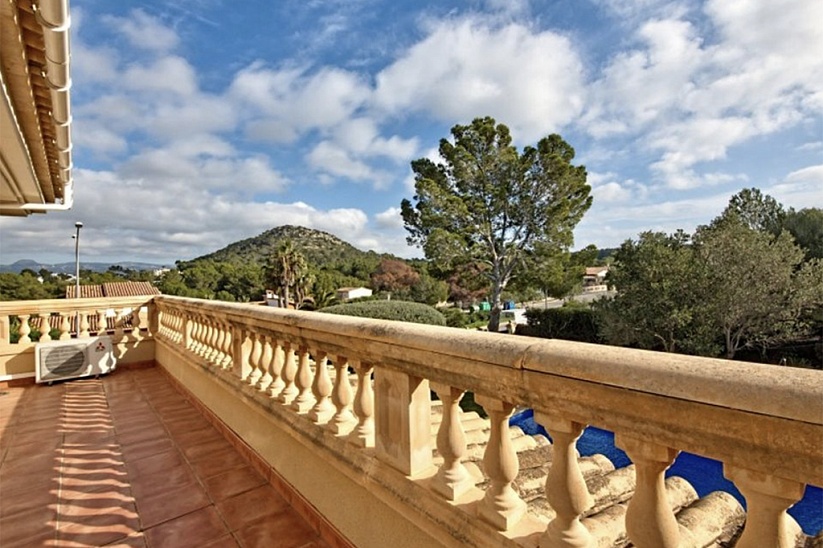 Средиземноморская вилла с панорамным видом в Нова Санта Понса