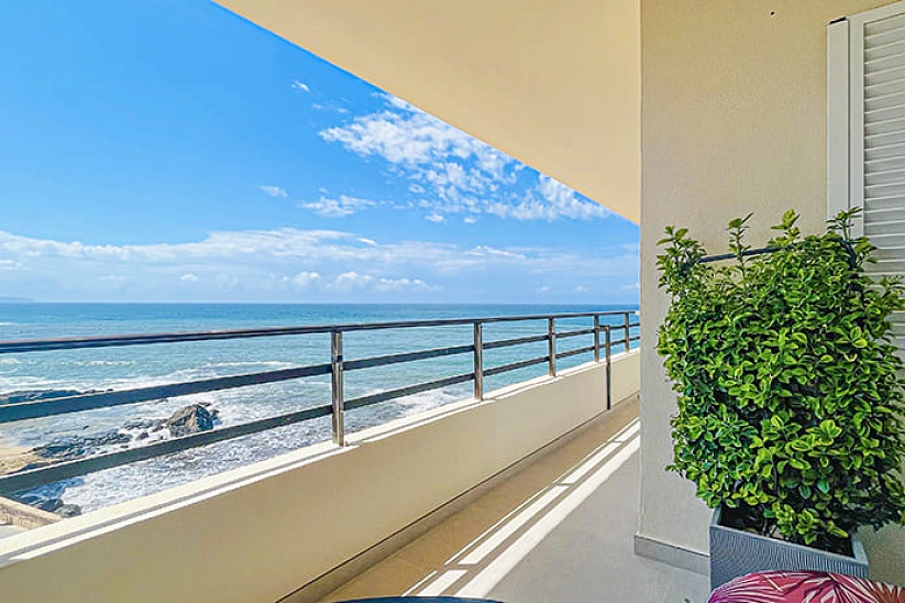 Фантастическая квартира с видом на море на 1-й линии в Cala Gamba, Palma