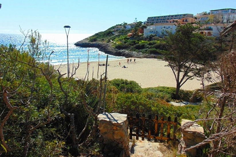 Вилла с садом и индивидуальным выходом к пляжу в Порто Кристо