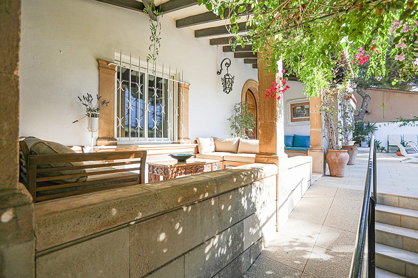 Прекрасная и стильная вилла с садом и бассейном в Can Pastilla