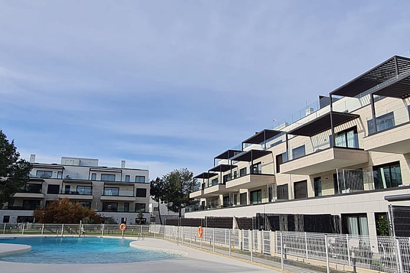Новый апартамент в престижной резиденции с садом и бассейном радом с центром Santa Ponsa 