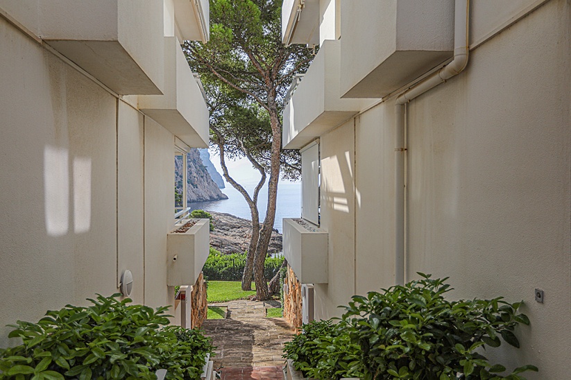 Апартамент с фантастическим видом на море в престижном районе в Порт Андрач