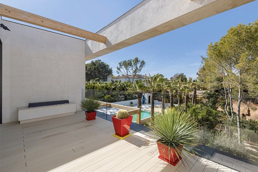 Вилла высшего качества с крытым бассейном и спа в очень популярном районе Санта-Понса