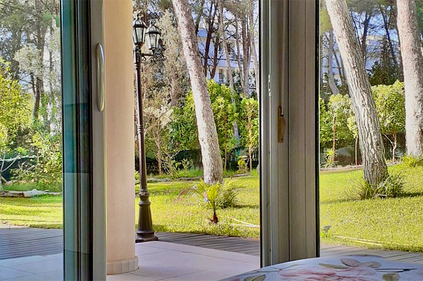 Просторный апартамент с садом в элитном комплексе в Sol de Mallorca