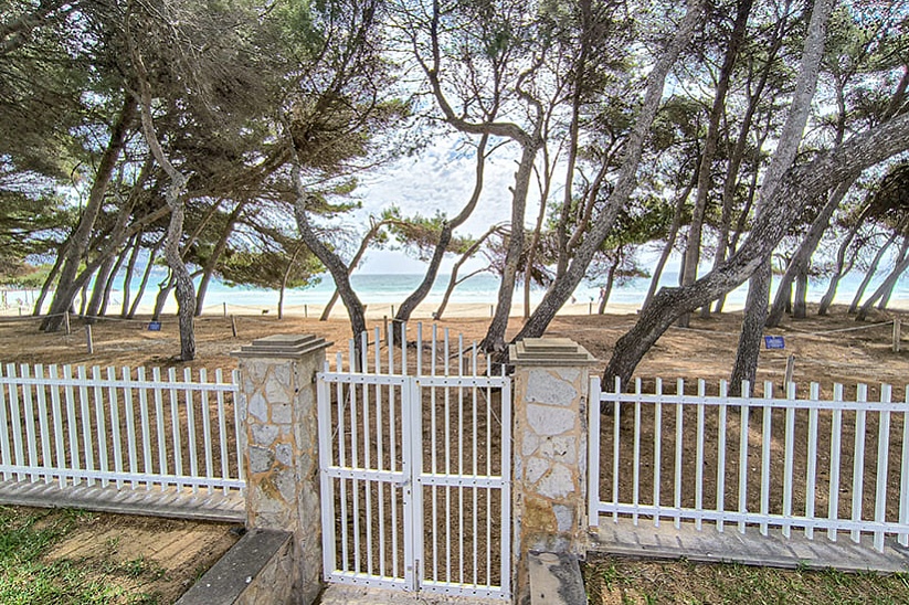 Шикарная вилла на первой лини моря с туристической лицензией в Alcudia