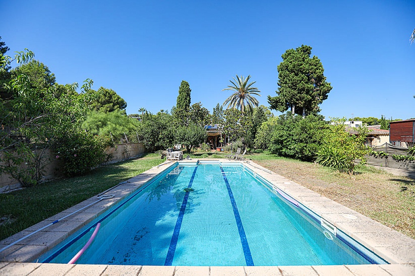 Дом с бассейном и гостевым апартаментом для реновациив Costa de la Calma