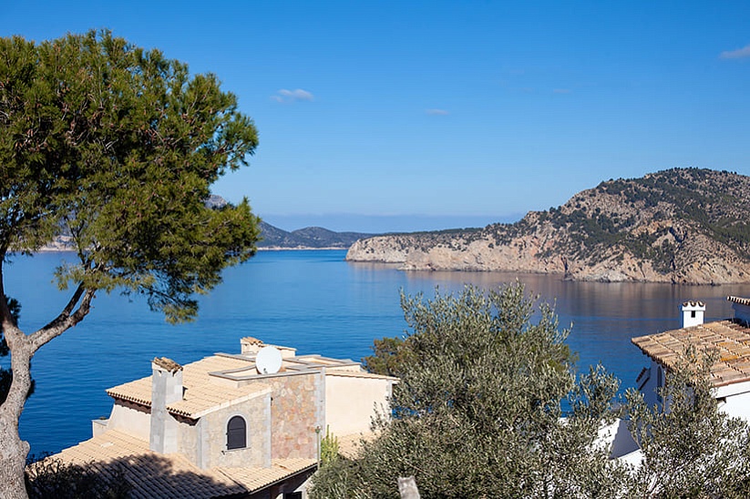 Шикарная средиземноморская вилла с видом на море в Port Andratx
