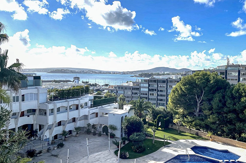 Роскошный апартамент с панорамным видом на море в Port Portals